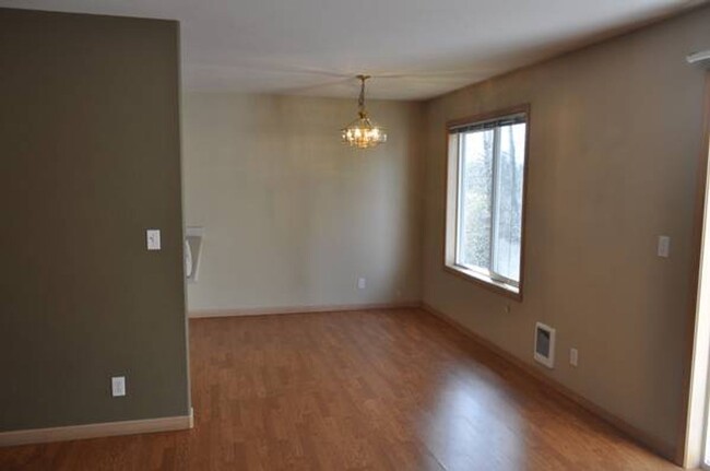 Building Photo - Pre-Leasing - 3bd/2bath (Cordata Area)