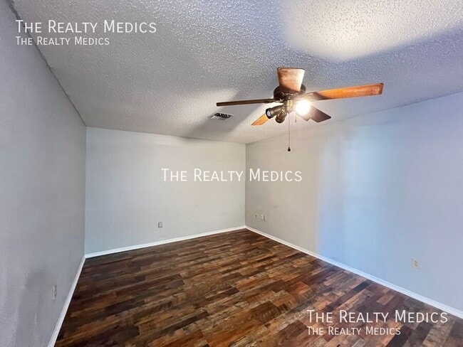 Building Photo - 203 Fernwood St