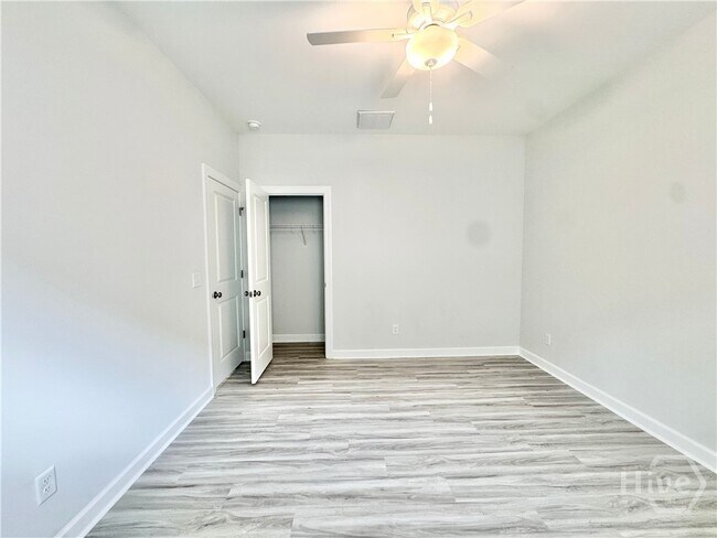 Building Photo - 123 Waterside Ln