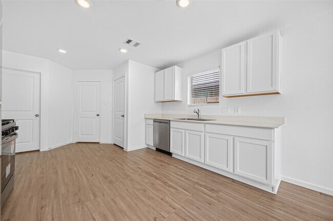 Building Photo - 17938 Becker Lndg Dr