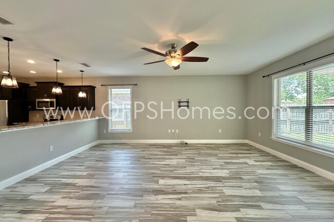 Building Photo - 216 Green Dr
