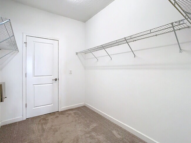 Building Photo - 925 Terra Vista St