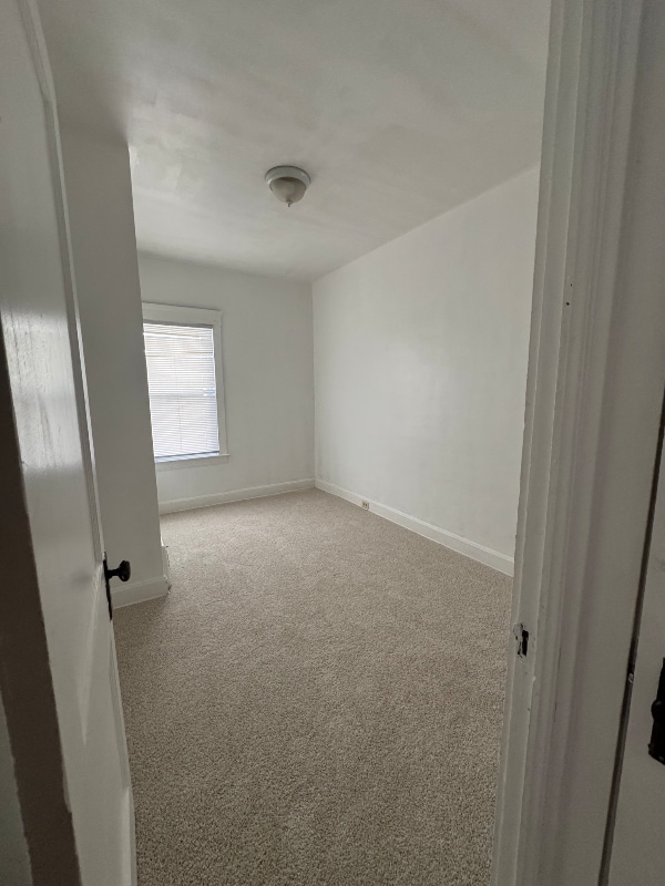 Building Photo - 2027 Chesterland Ave