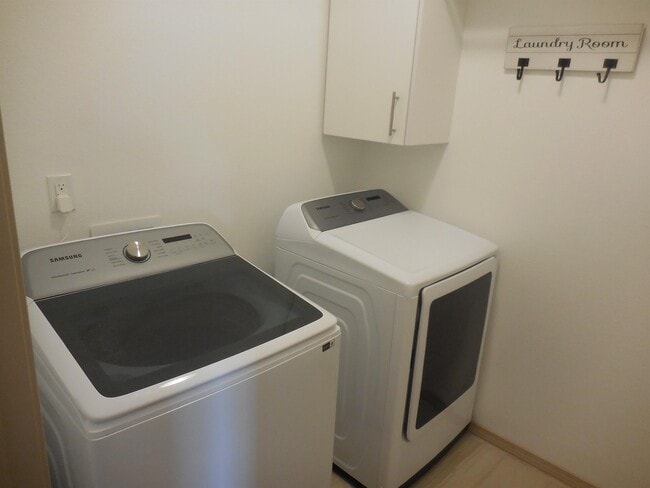 Building Photo - 12880 Haxby St