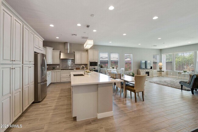 Building Photo - 3862 E Bart St