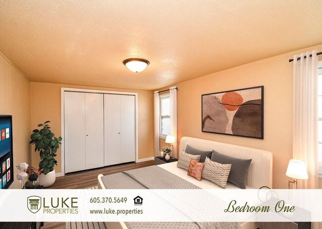 Building Photo - 226 N Lake Ave