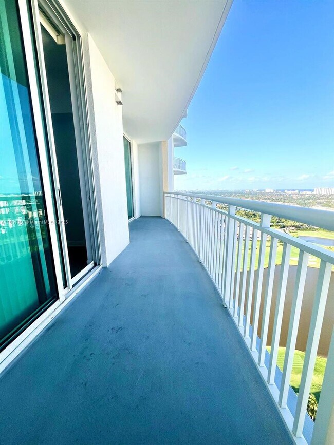 Building Photo - 1745 E Hallandale Beach Blvd