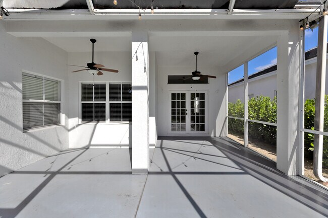 Building Photo - 1579 Banyan Way