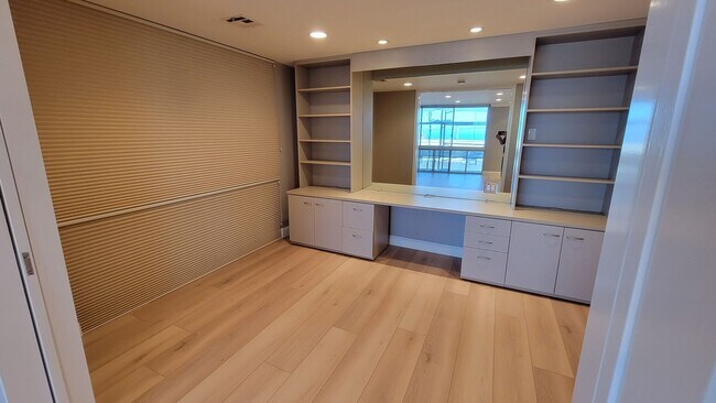 Building Photo - LA JOLLA VILLAGE - Park Prospect - Nice 2 ...