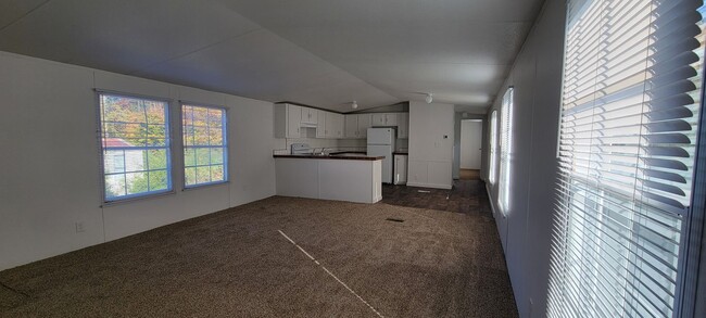 Building Photo - Ready to Move in