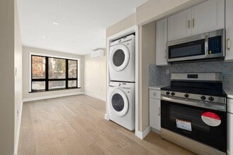 Building Photo - 458 Decatur St