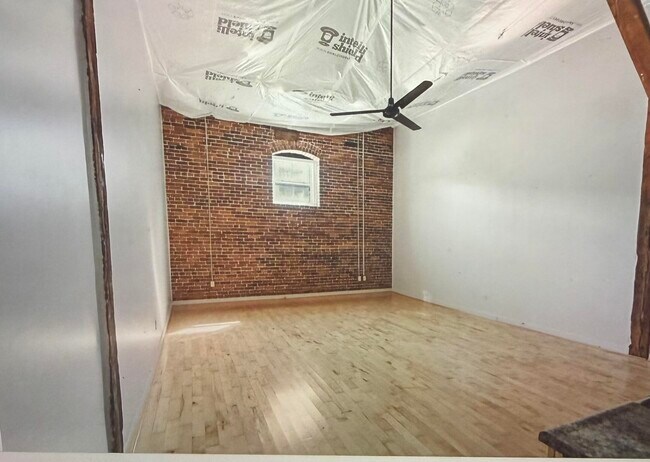 Building Photo - 585 S Upper St