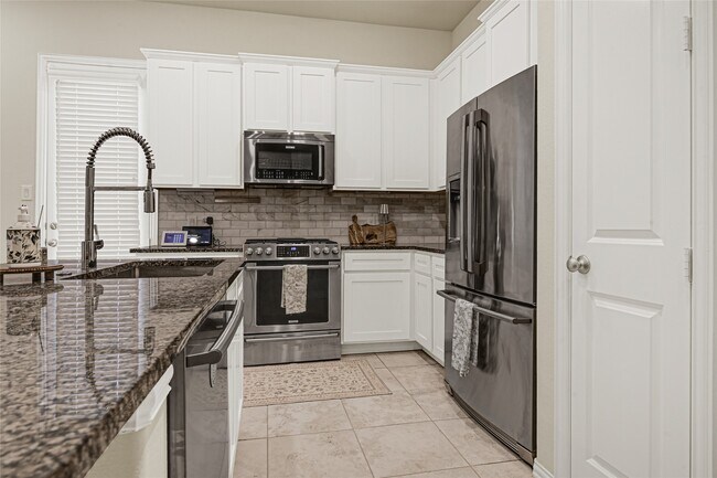 Building Photo - 5104 Chapel Heights Dr