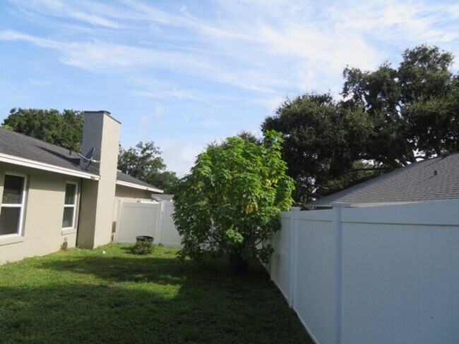 Building Photo - 839 Rosemere Cir