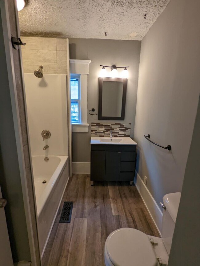 Building Photo - Charming 4-Bedroom Home Near Downtown & Kellogg