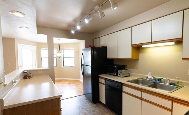 Building Photo - 3769 S Gekeler Ln