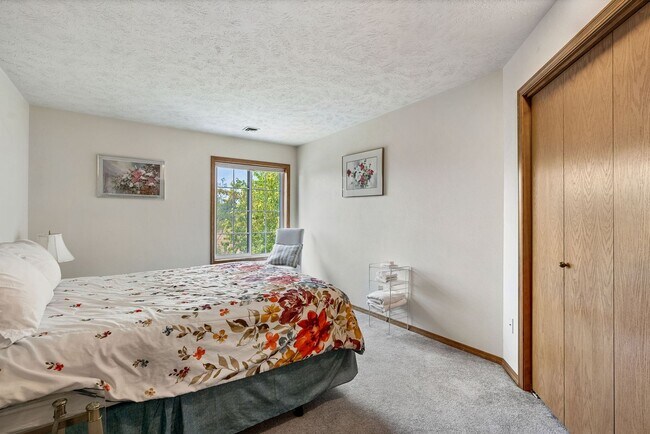 Building Photo - Stunning Home and Three Bay Shop Along Spo...