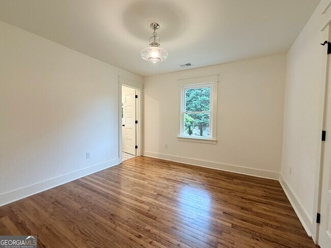 Building Photo - 3300 Ridgecrest Rd
