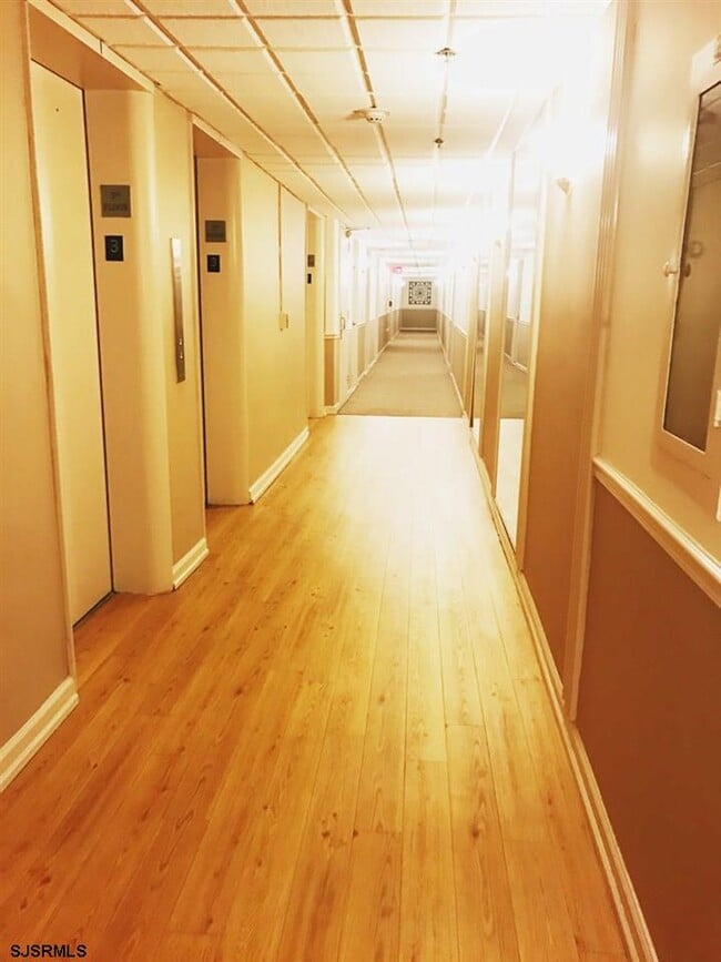 Building Photo - 101 S Plaza Pl