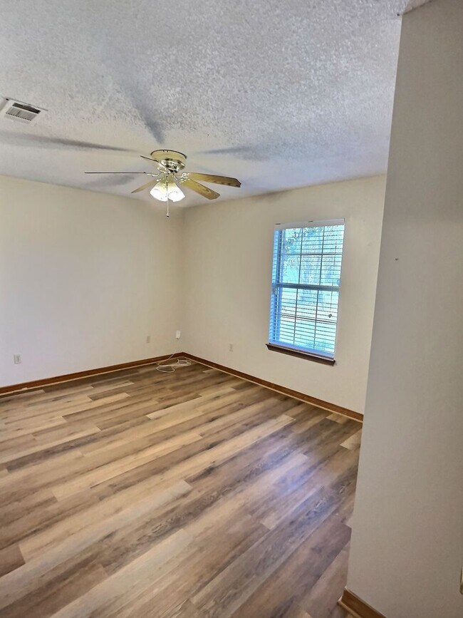 Building Photo - Spacious 4-Bedroom Home in Ocean Springs S...