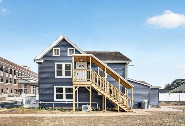 Building Photo - 428 S Governors Ave
