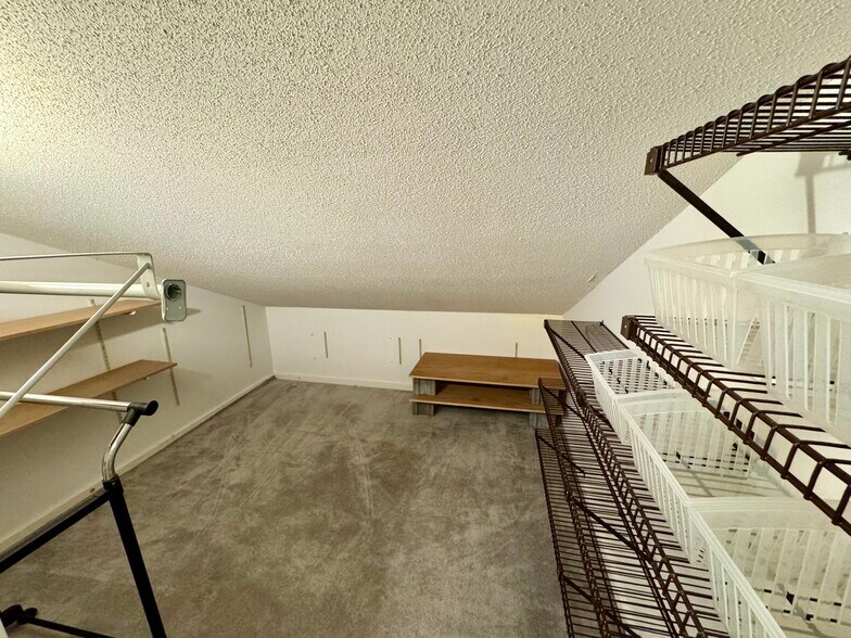 Building Photo - 300 Brittany Farms Rd