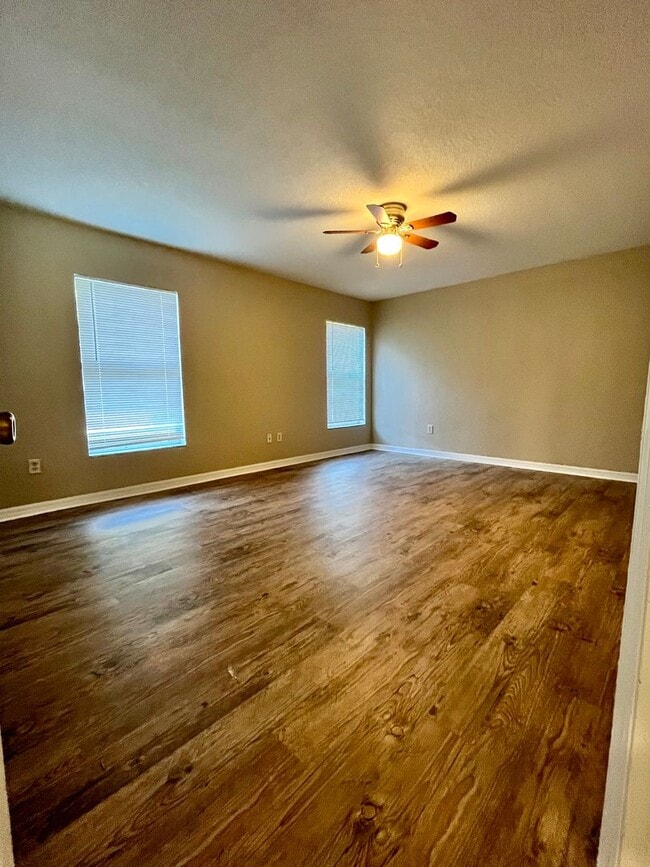 Building Photo - Fresh and Refurbed  3 Bed / 2 Bath Home in Apopka