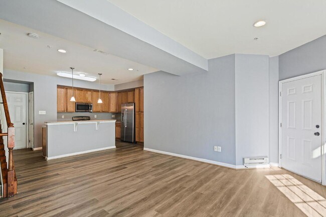 Building Photo - Exquisite brick-front duplex condo, ideall...