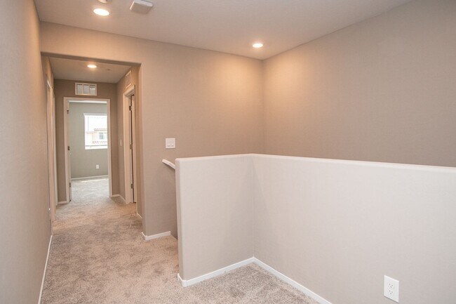 Building Photo - Gorgeous Townhome 3/2 in Santa Rosa Community in Summerlin!
