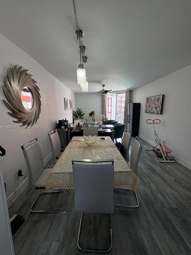 Building Photo - 1750 W 46th St