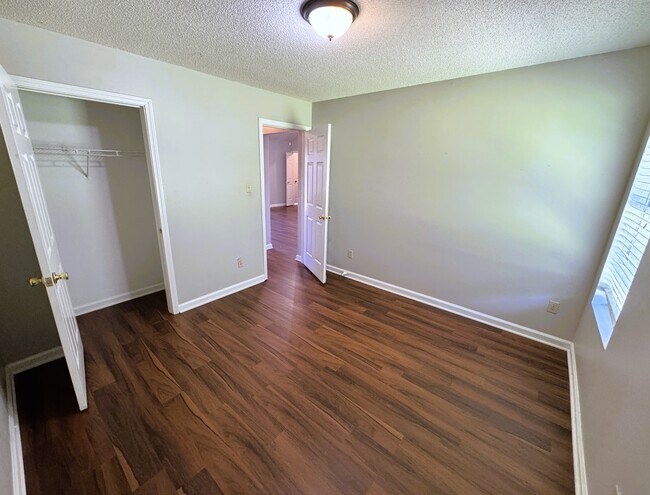 Building Photo - 2819 Hidden Creek Cove