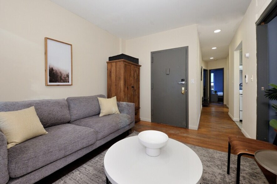 Building Photo - 356 W 37th St