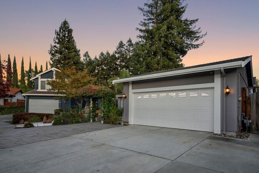 Building Photo - 5805 Silver Creek Valley Pl