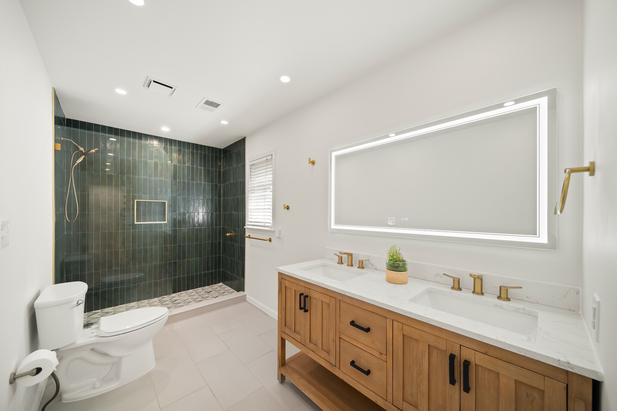 Building Photo - 4506 Reva Way NE