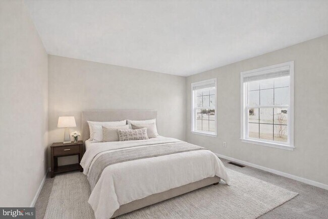 Building Photo - 208 Liberty Cir