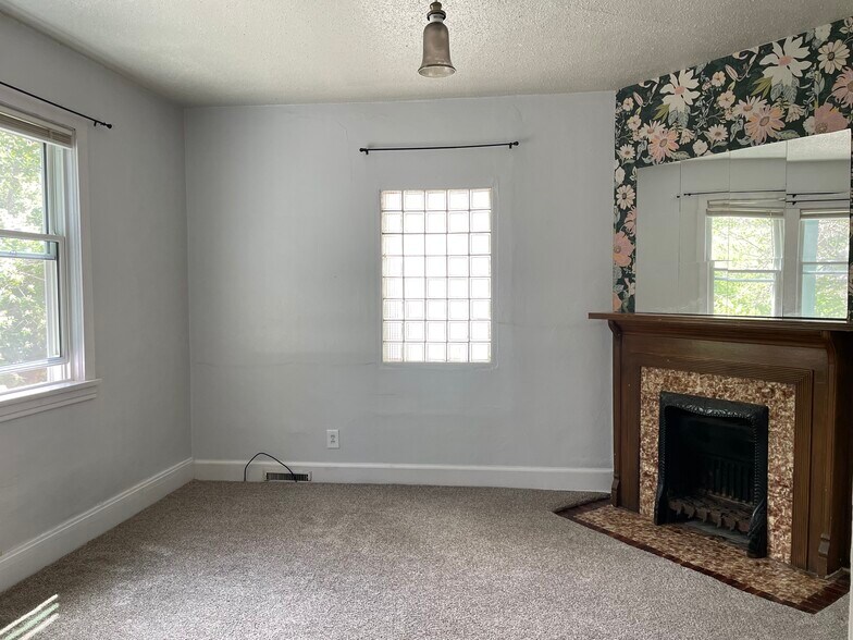 Building Photo - 1205 E 4th St