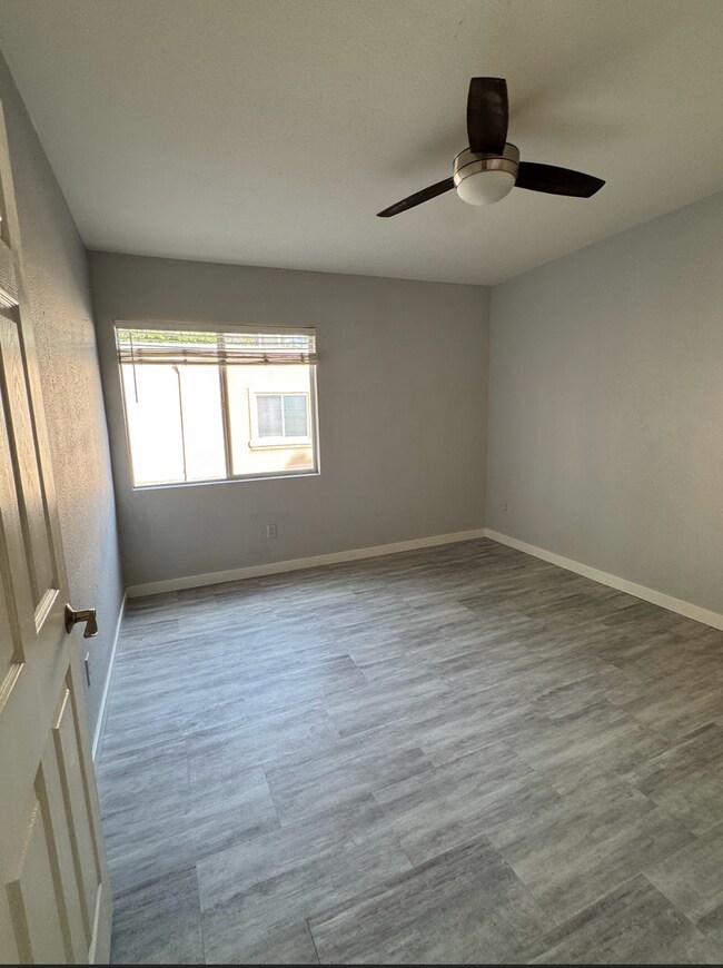 Building Photo - Beautiful 2-Bedroom Townhome in Stevenson Ranch!