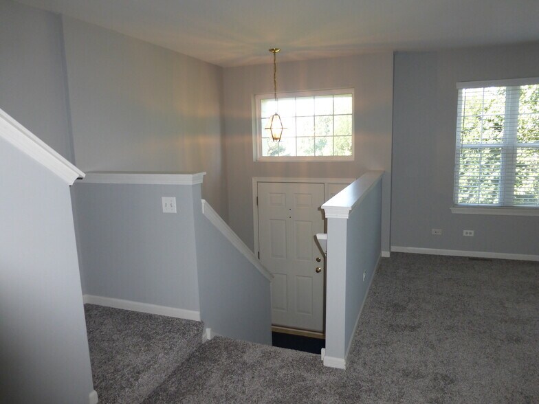 Building Photo - 914 Clover Ln