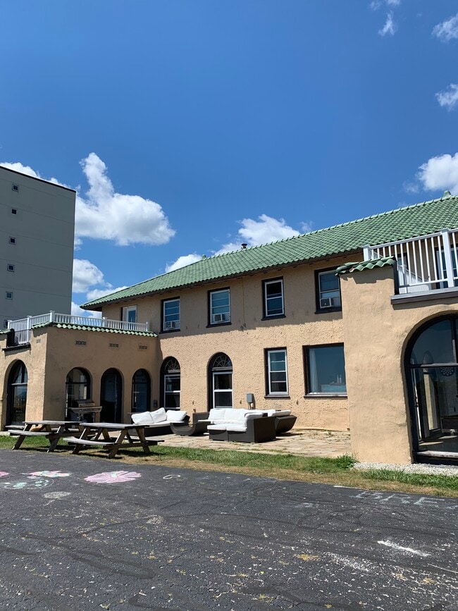 Primary Photo - 209 E Grand Ave