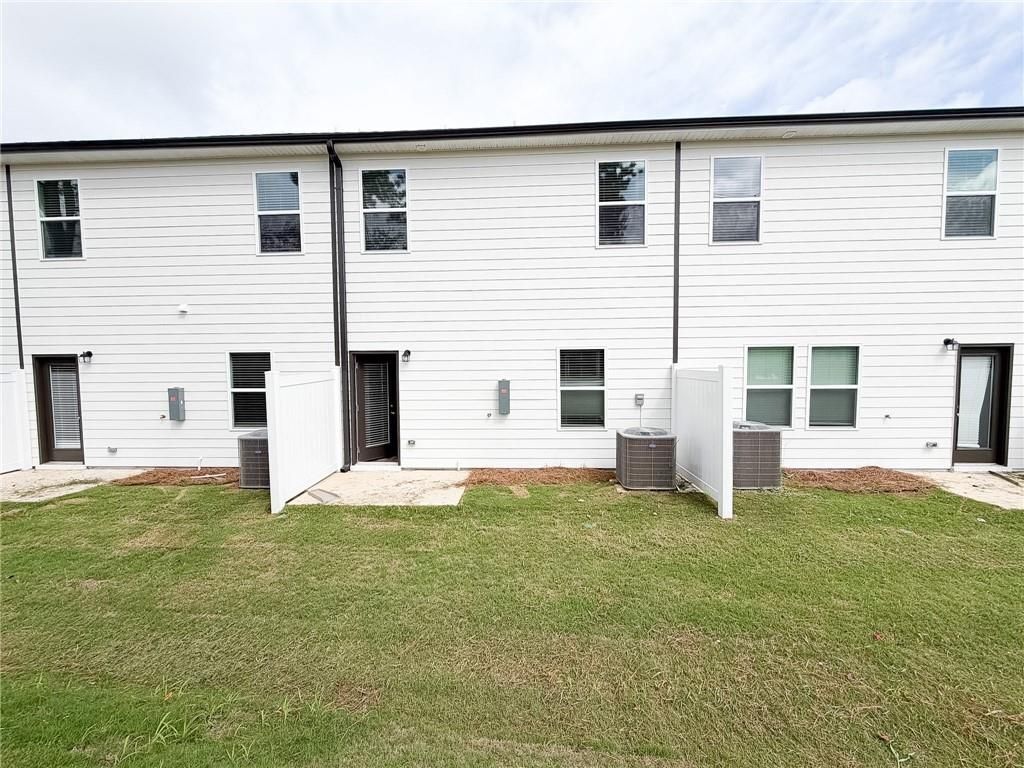 Building Photo - 5256 Magnolia Pl