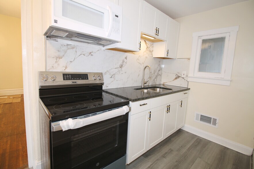 Kitchen - 1374 Neil Ave