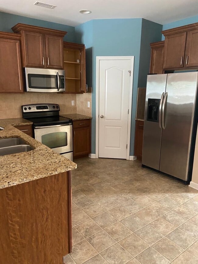 Building Photo - 1035 Ileagnes Rd