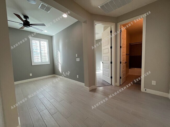 Building Photo - BEAUTIFUL 3 BEDROOM 2 BATHROOM HOME IN PEORIA