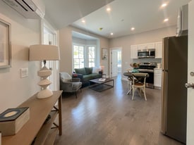 Building Photo - 41 Bank St