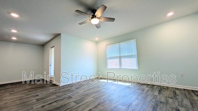 Building Photo - 10624 Queens Gate Cir