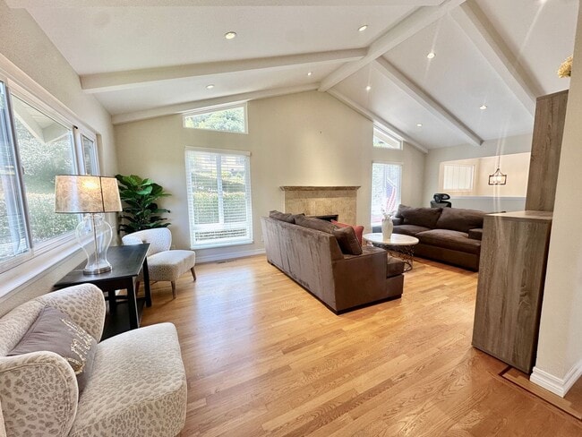 Building Photo - Beautiful San Rafael Home