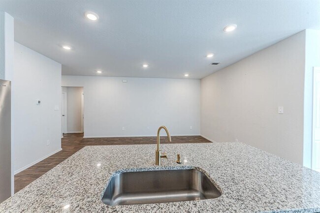 Building Photo - 317 Lily Pond Trl