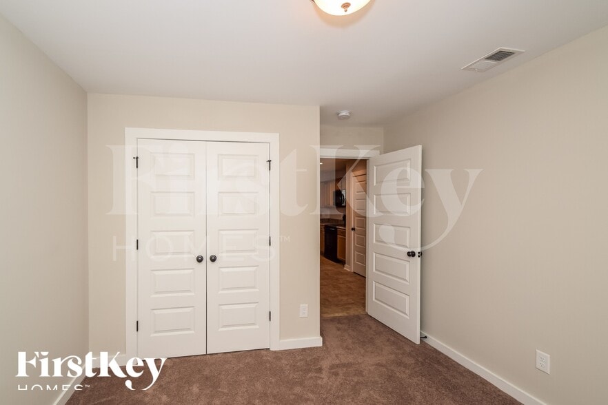 Building Photo - 155 Deer Creek Dr