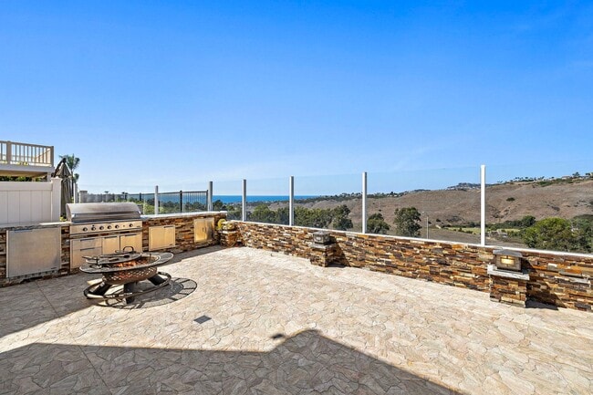 Building Photo - Stunning 4-Bedroom Home with Ocean and Catalina Island Views