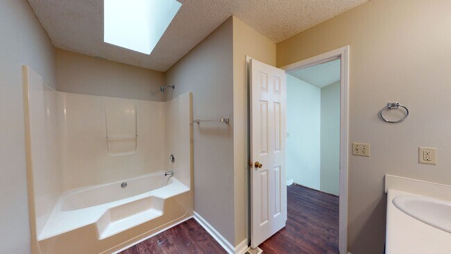Building Photo - 158 Woodfield Pl